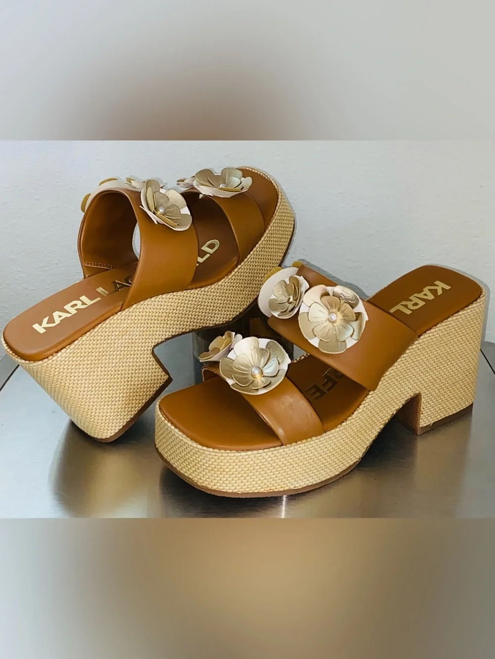 KARL LAGERFELD LEATHER AND RAFFIA PLATFORM SANDALS WITH GOLD METALLIC FLOWERS